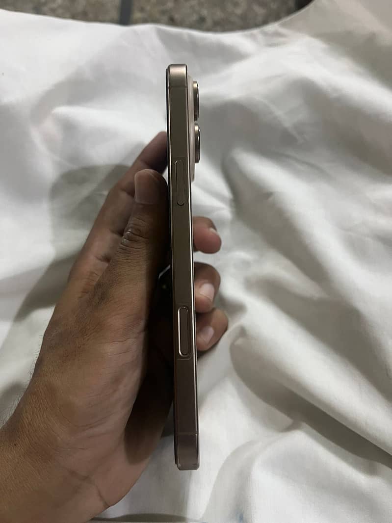 Apple iPhone 16 Pro Max 1