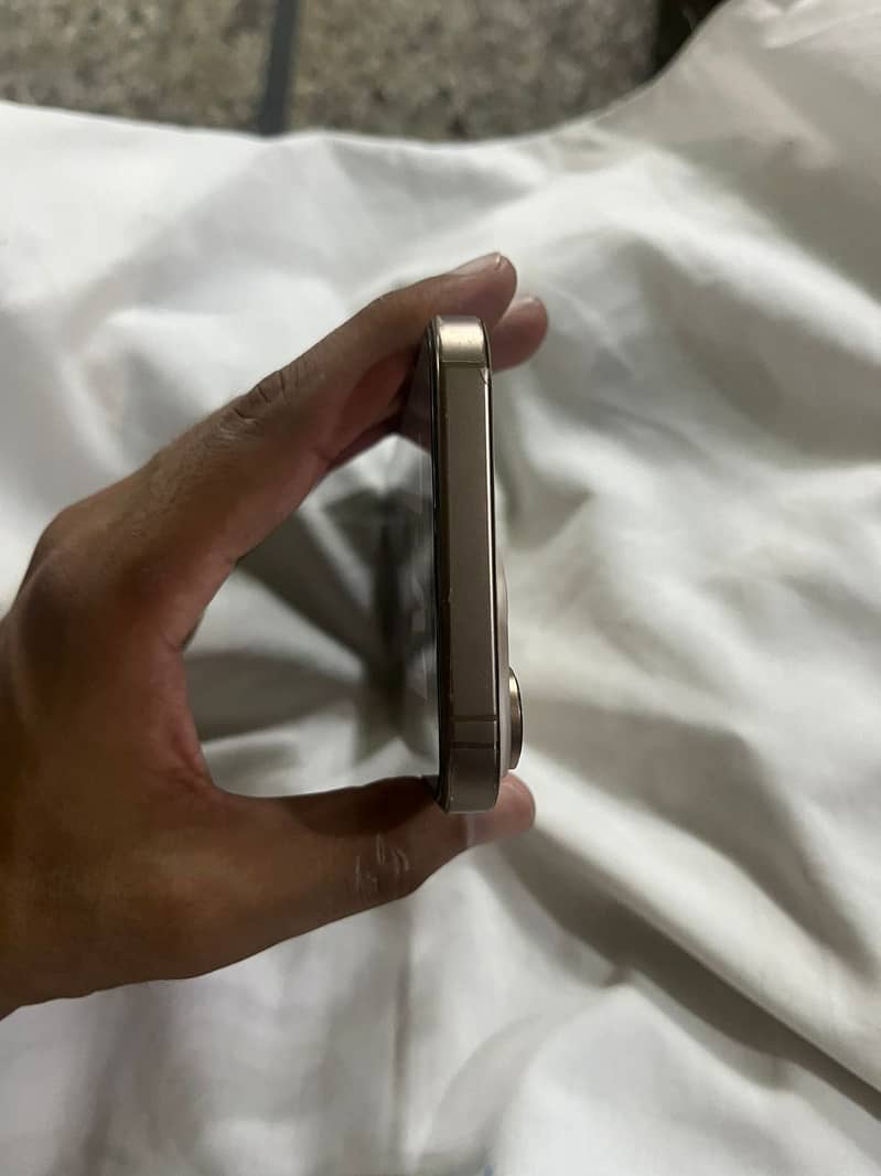 Apple iPhone 16 Pro Max 3
