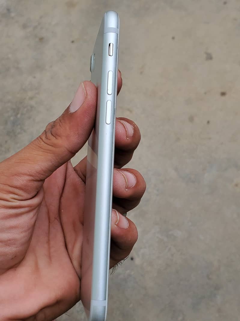 Apple iPhone 7 3