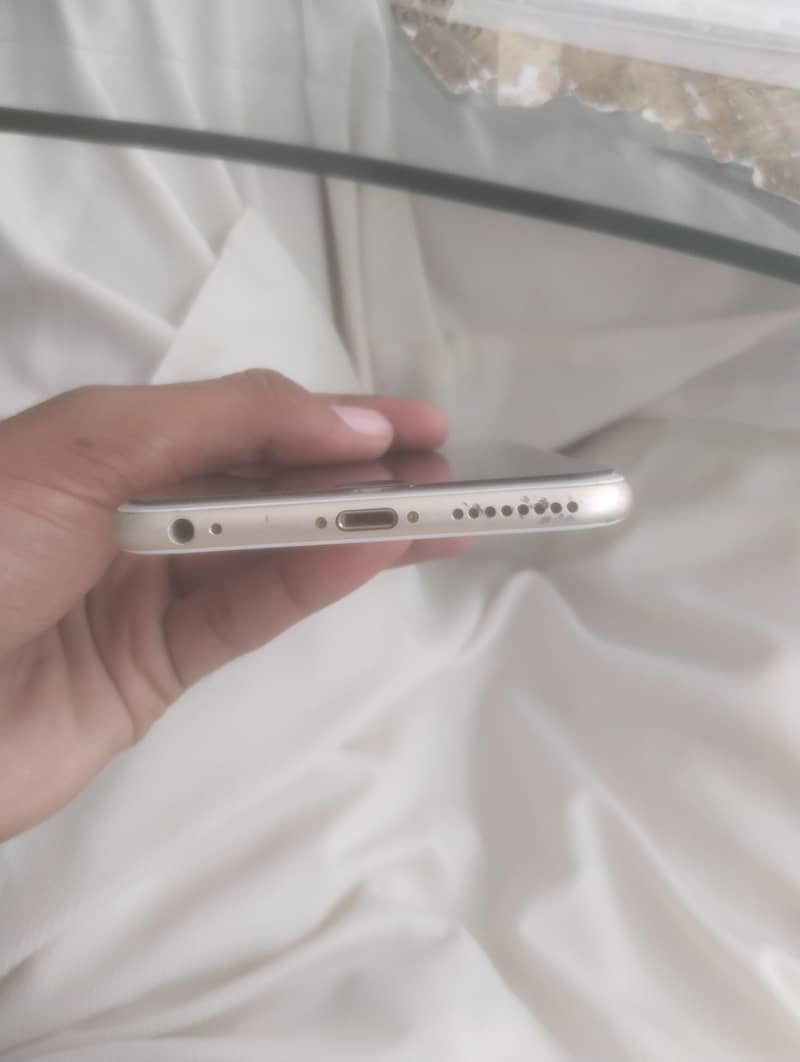 Apple iPhone 6 Plus 0