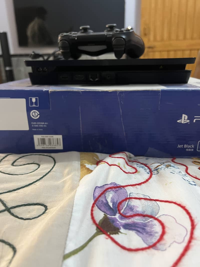 PS4 slim 1