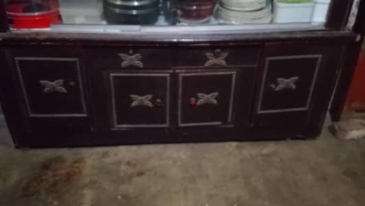 bed dressing shokes 3 chize for sale hai dressing ka shisha dalna hai