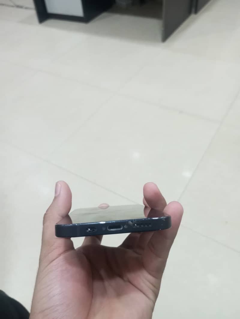 Apple iPhone 12 3