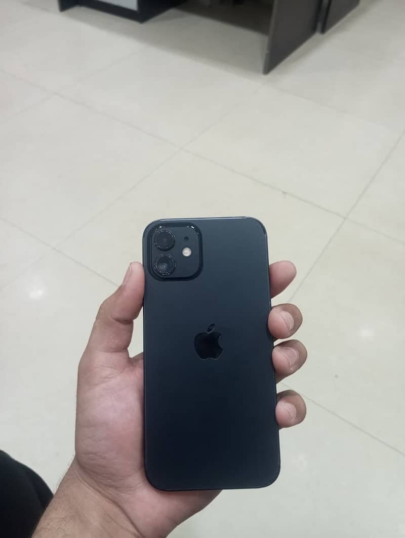 Apple iPhone 12 4