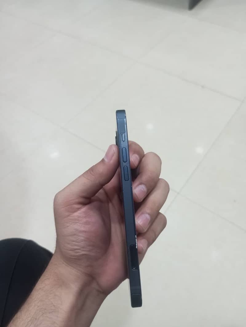Apple iPhone 12 6