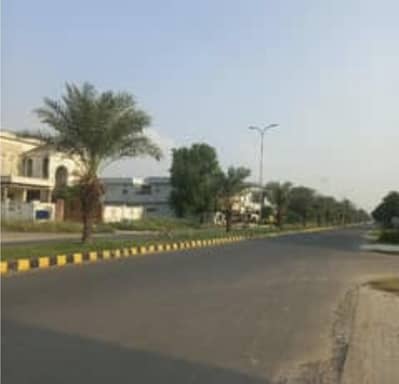 5 marla plot khyaban e amin Block L. . prime location. near park masjdi
