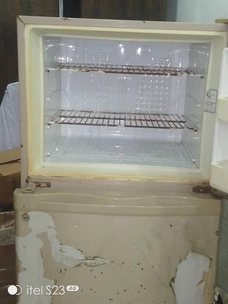 second hand  frige 0
