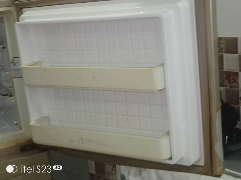 second hand  frige 3