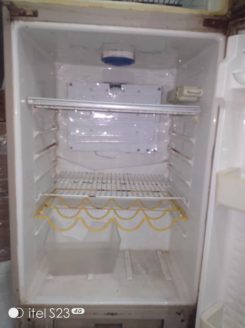 second hand  frige 4