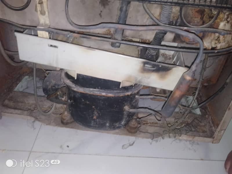 second hand  frige 10