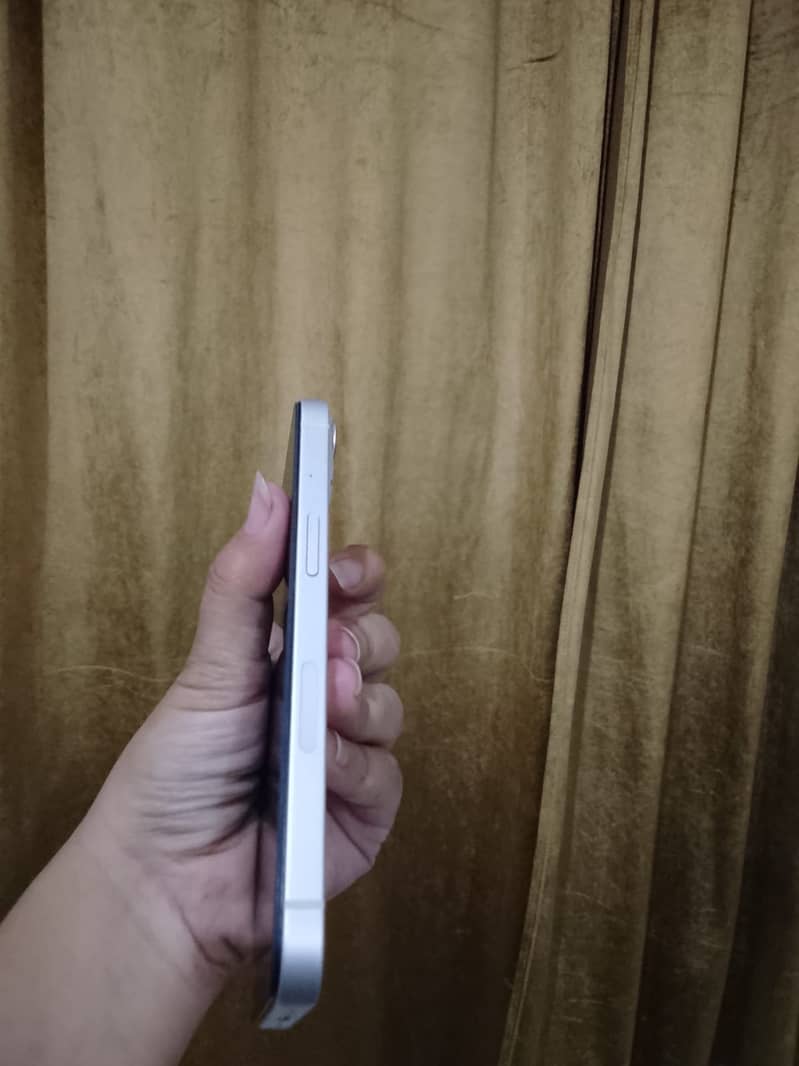 Apple iPhone 13 2