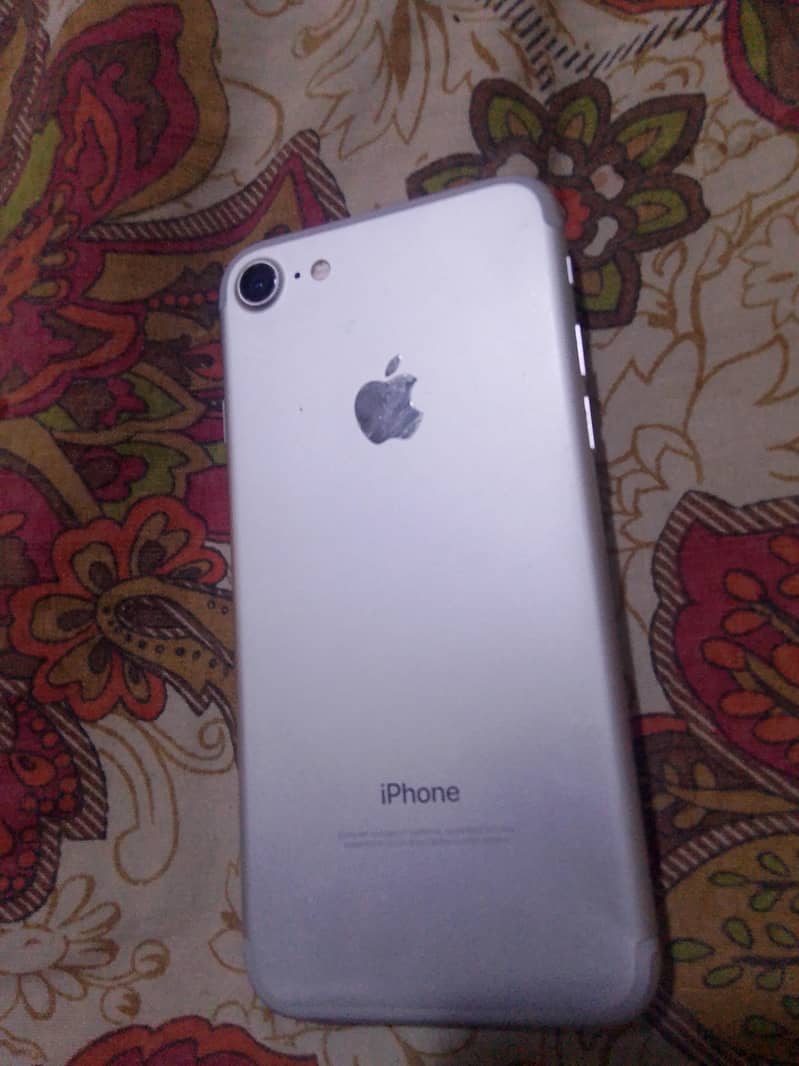 Apple iPhone 7 1