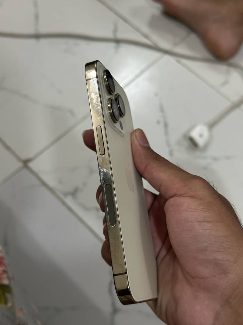 Apple iPhone 14 Pro 0