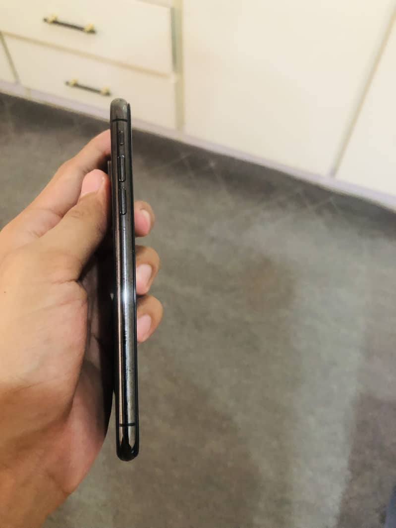 Apple iPhone X 3
