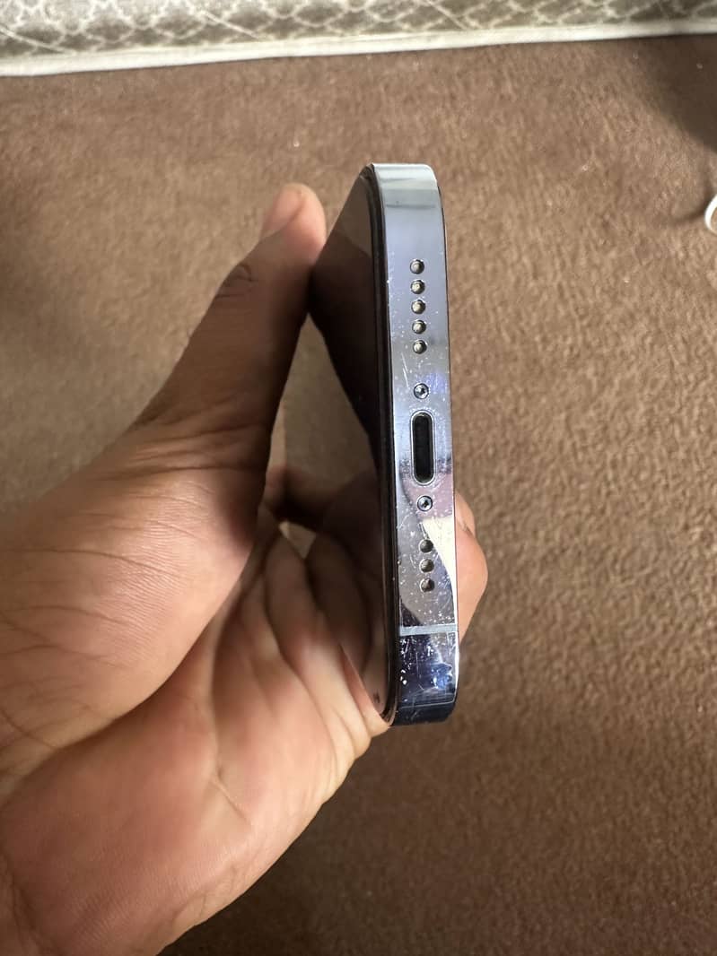 Apple iPhone 13 Pro 4