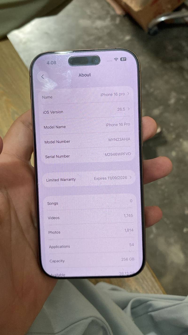 Apple iPhone 16 Pro 2