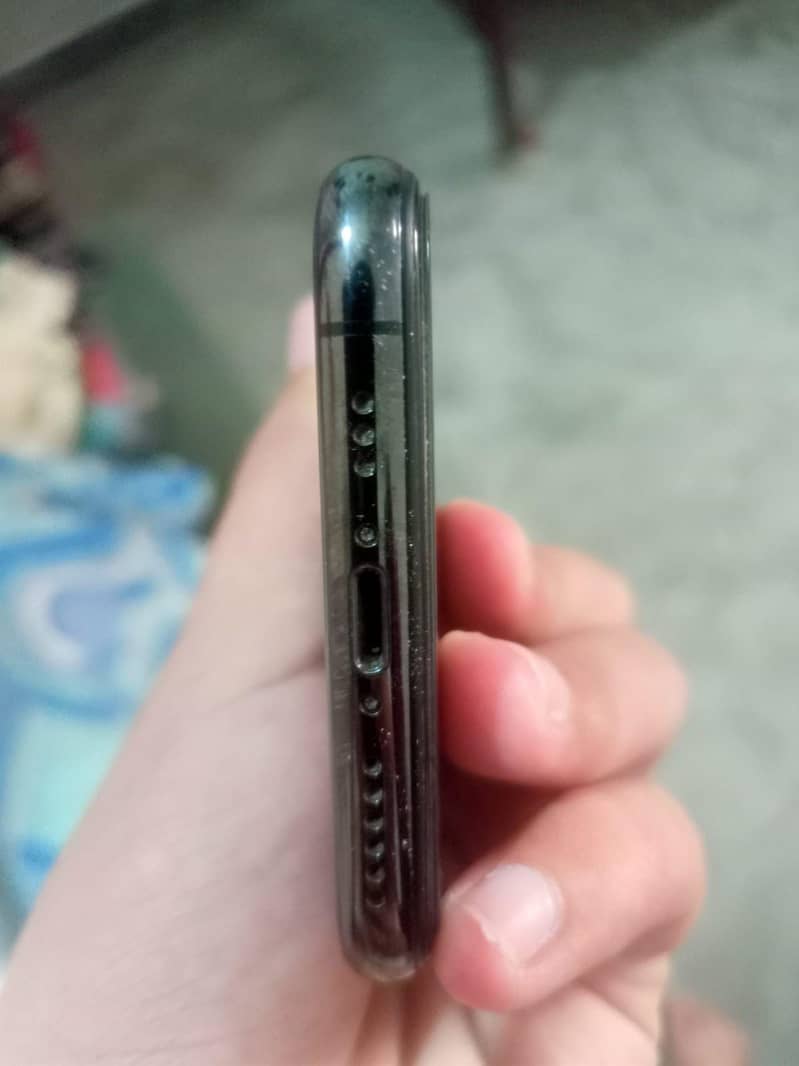 Apple iPhone XS 4