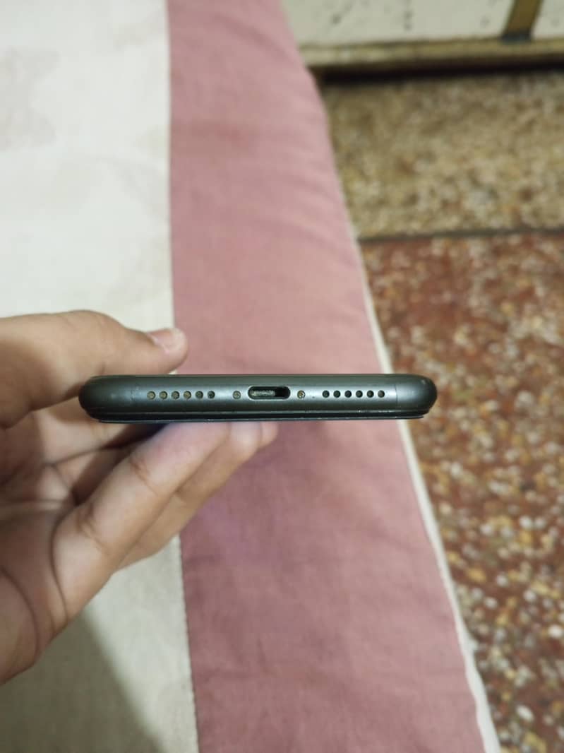 Apple iPhone 11 3