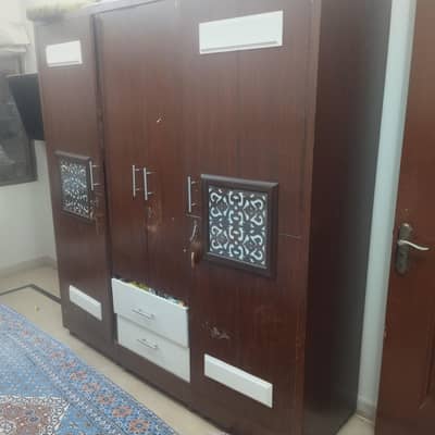 Three door woodrobe
