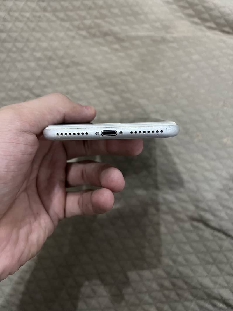 Apple iPhone 8 Plus 1