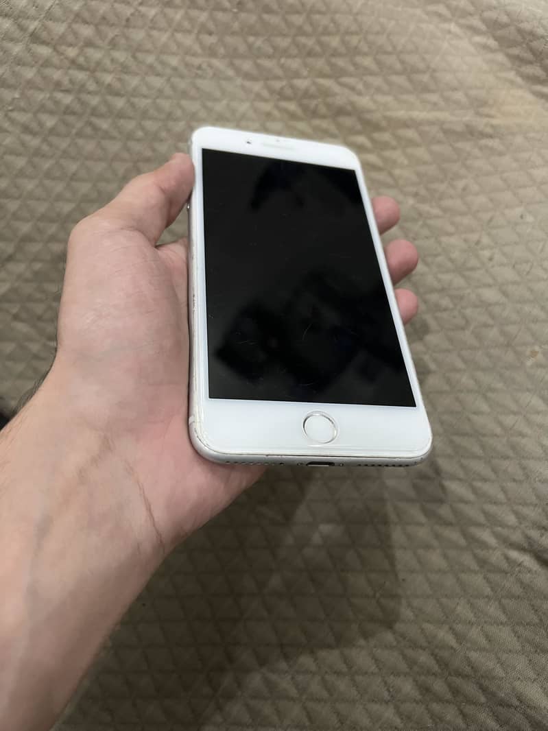 Apple iPhone 8 Plus 3
