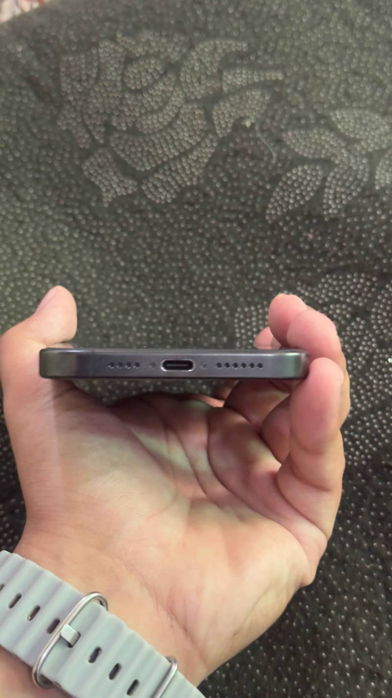 Apple iPhone 15 Pro Max 2