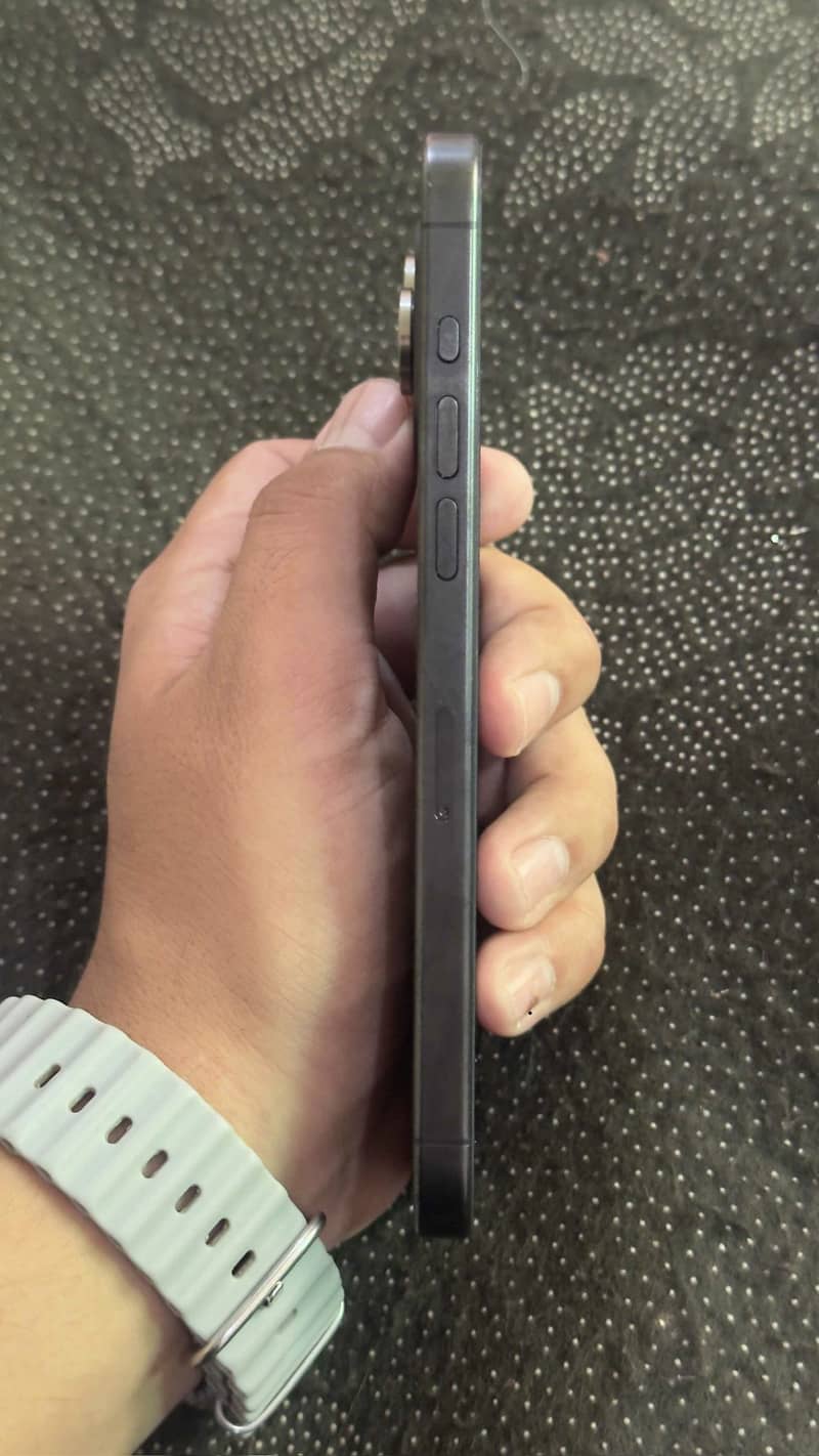 Apple iPhone 15 Pro Max 3