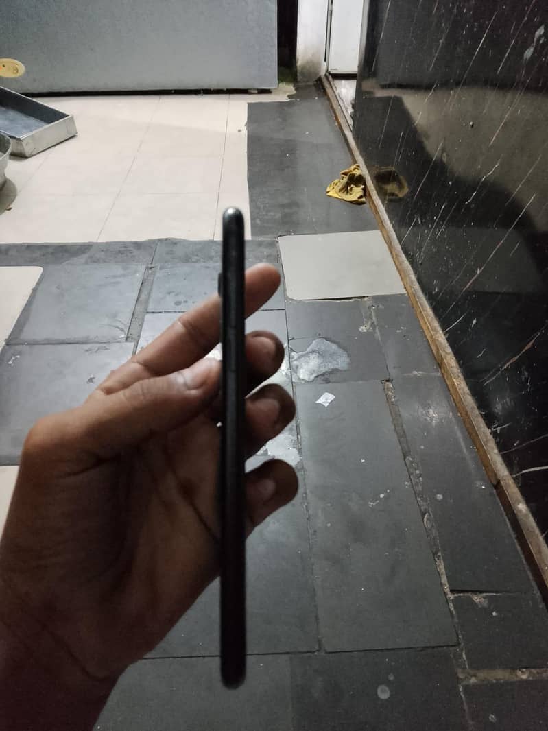Apple iPhone 7 1