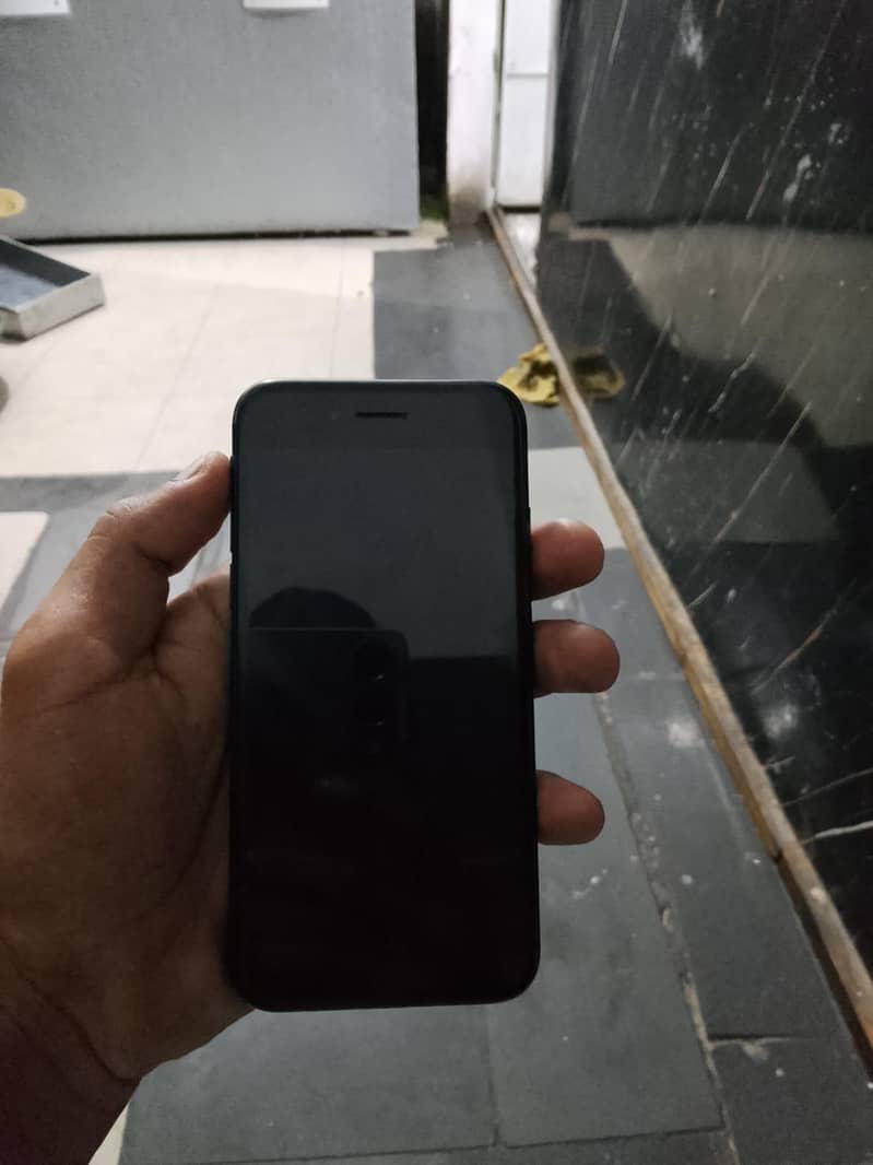 Apple iPhone 7 3