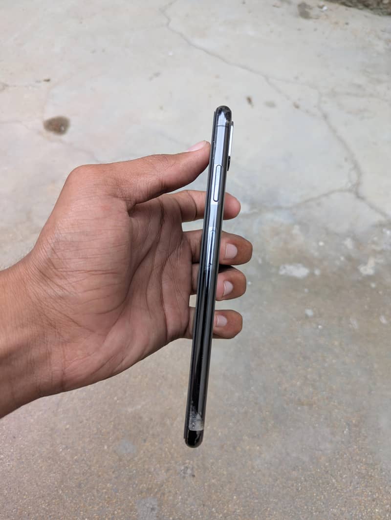 iPhone XS Max — 10/10 Condition | SIM Working 4