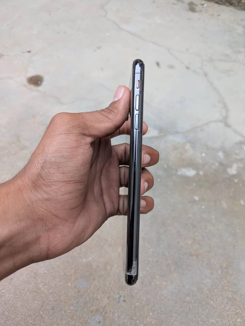 iPhone XS Max — 10/10 Condition | SIM Working 5