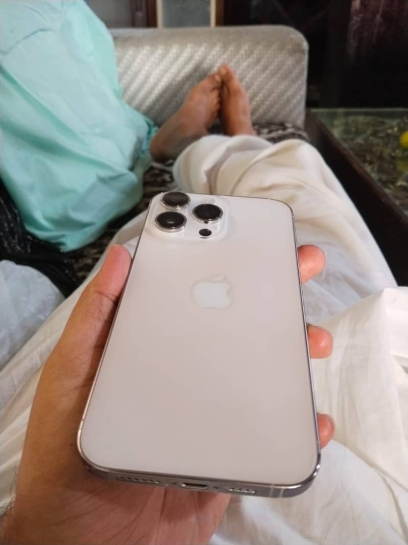 Apple iPhone 14 Pro Max 0