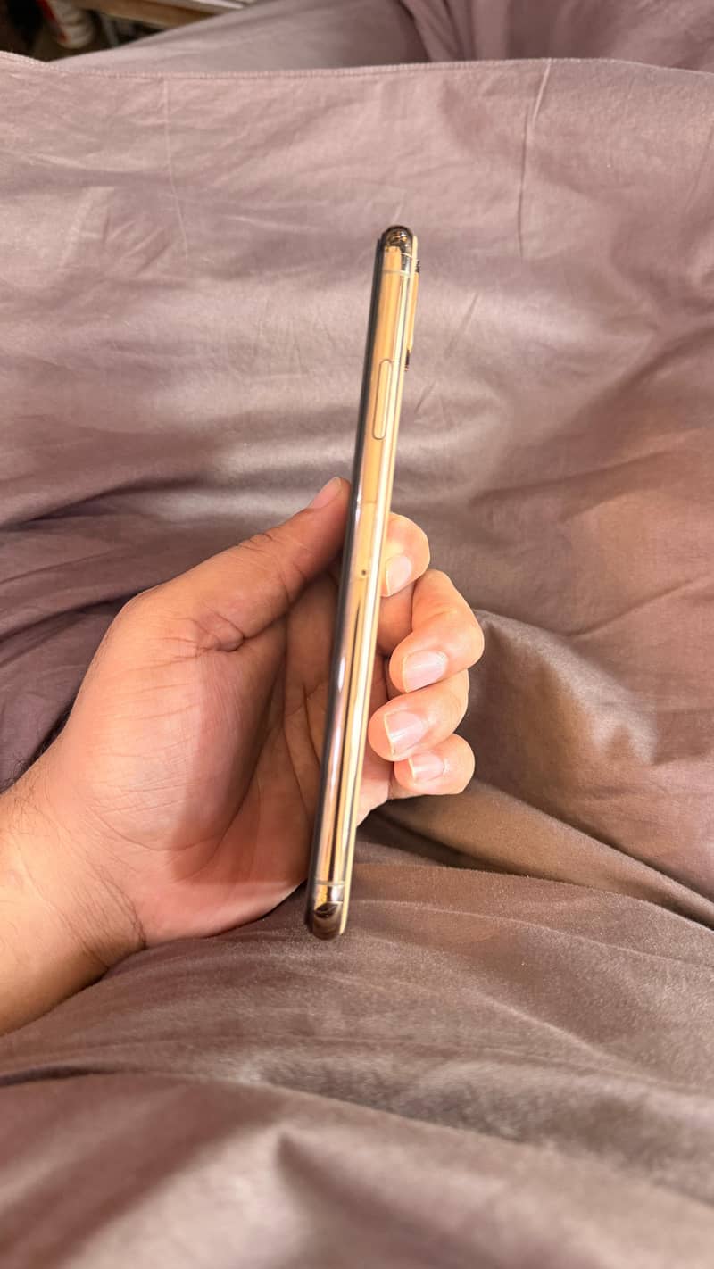 Apple iPhone XS Max 3