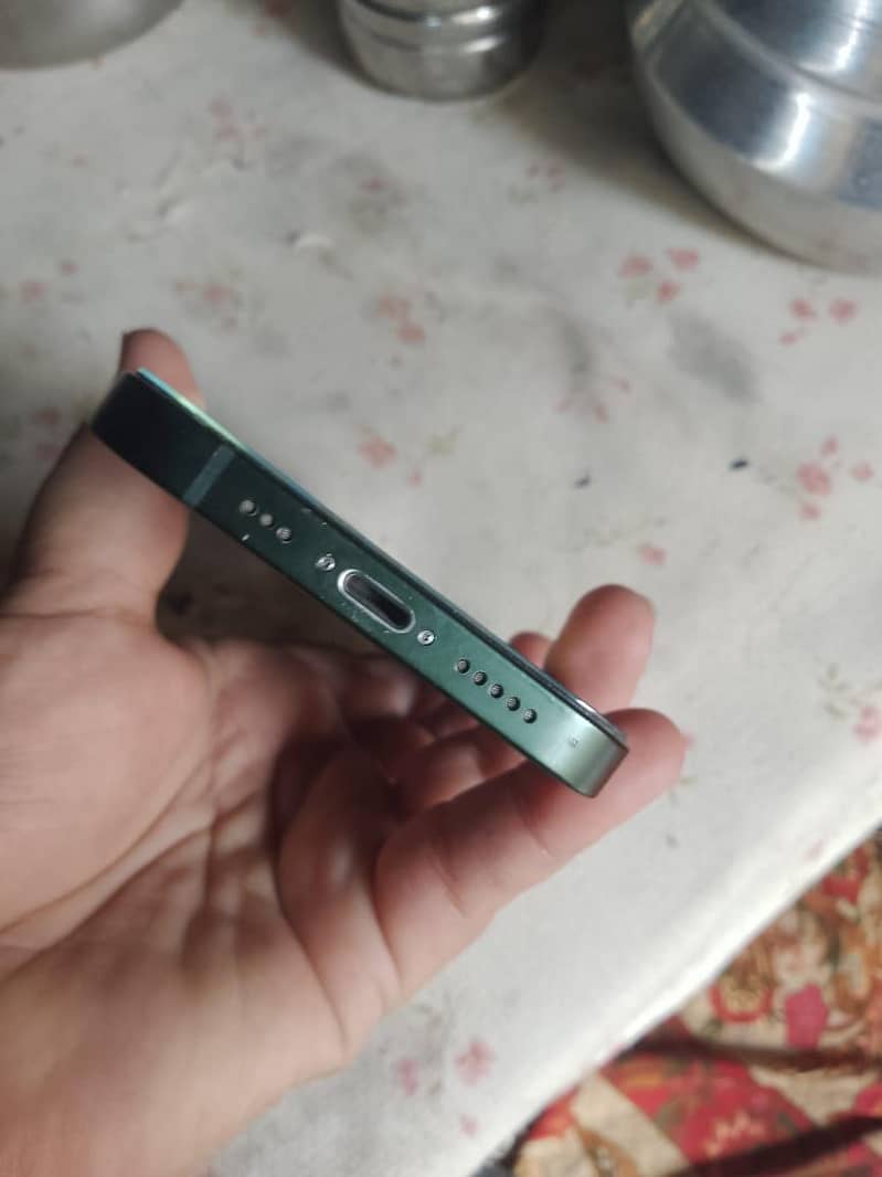 Apple iPhone 13 2