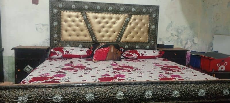 Bed and side table dressing 1