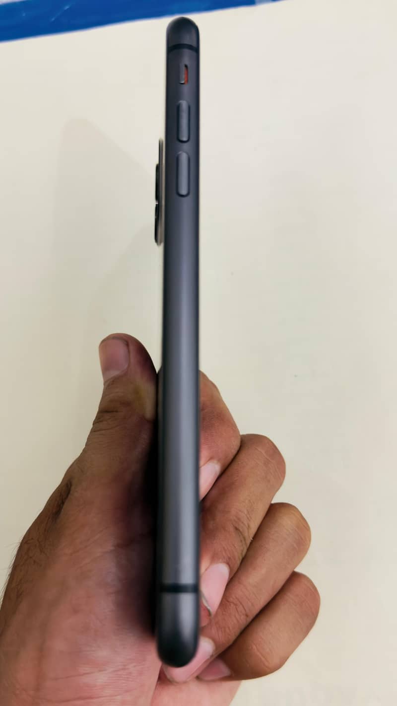 Apple iPhone 11 3