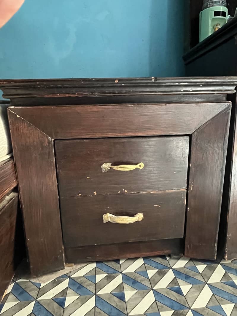 Bed, Wardrobe, Showcase, Dressing Table, Side Tables 7