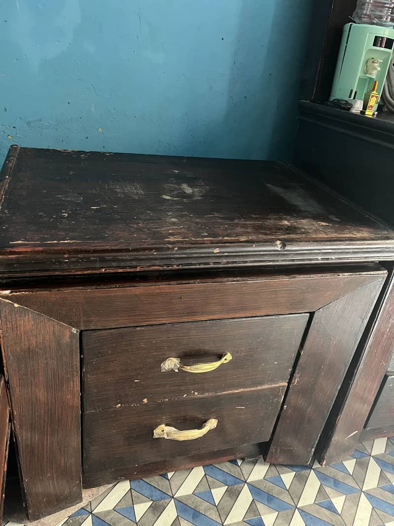 Bed, Wardrobe, Showcase, Dressing Table, Side Tables 12