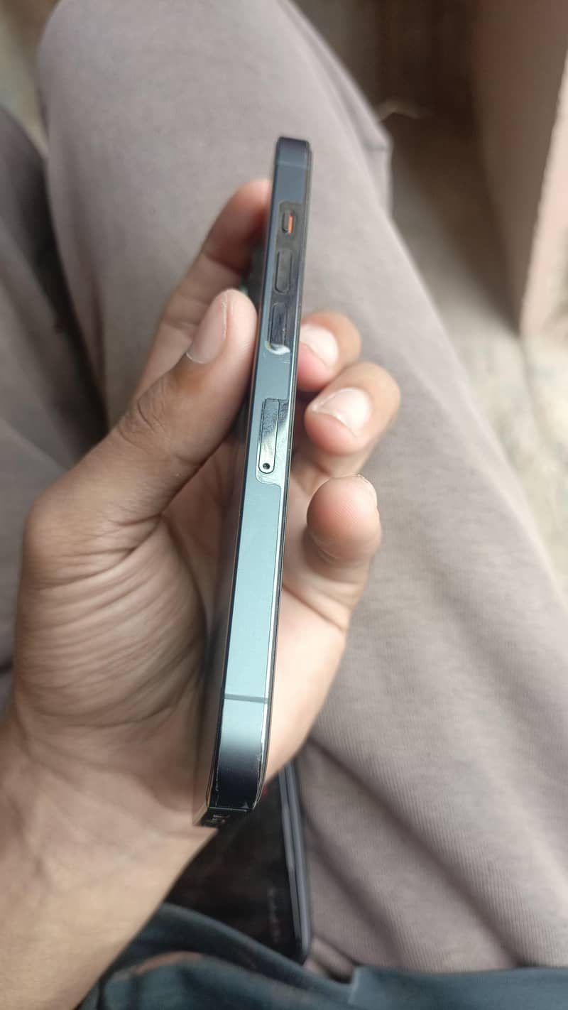Apple iPhone 13 Pro 4