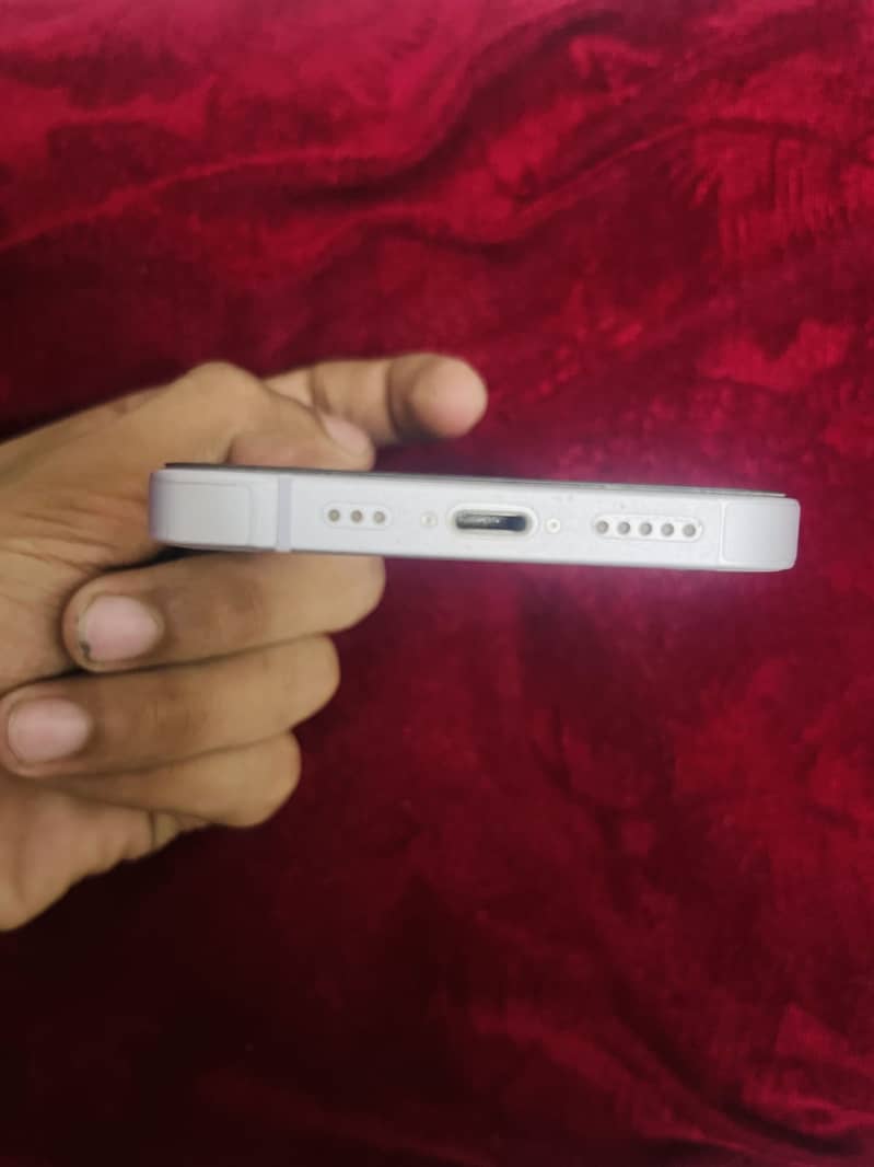 Apple iPhone 14 4