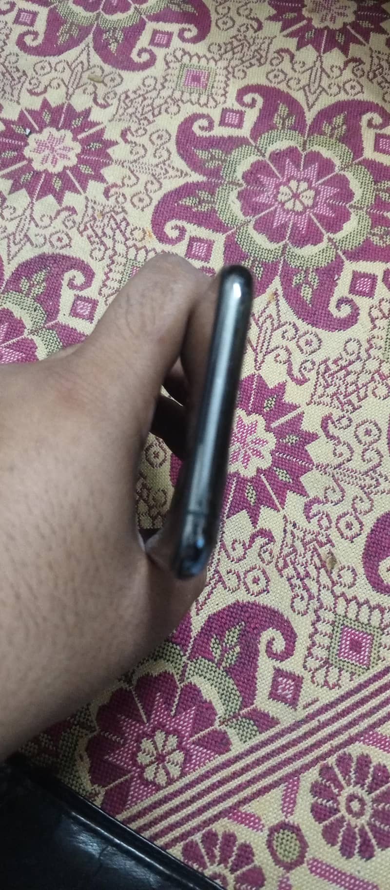 Apple iPhone 11 Pro 3