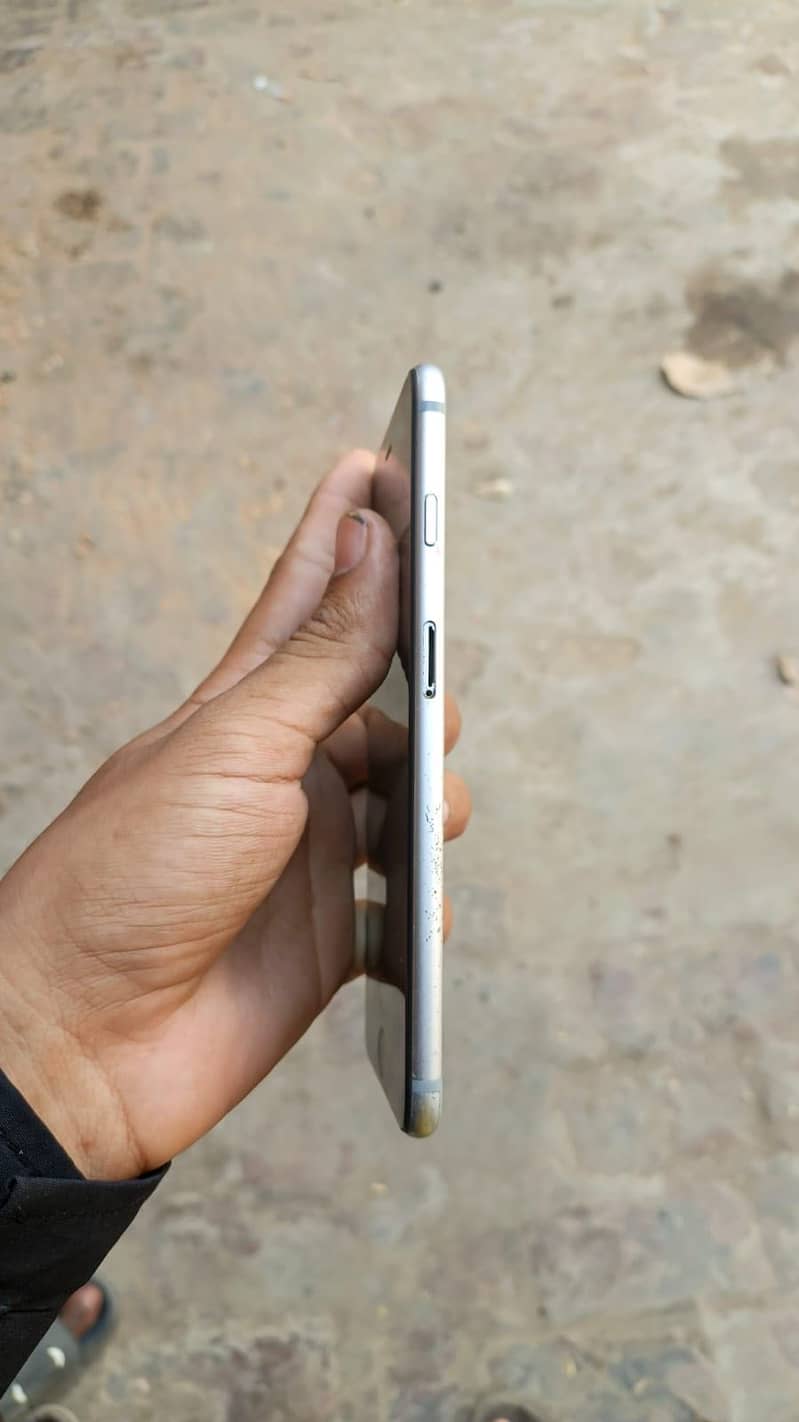 Apple iPhone 6S Plus 4
