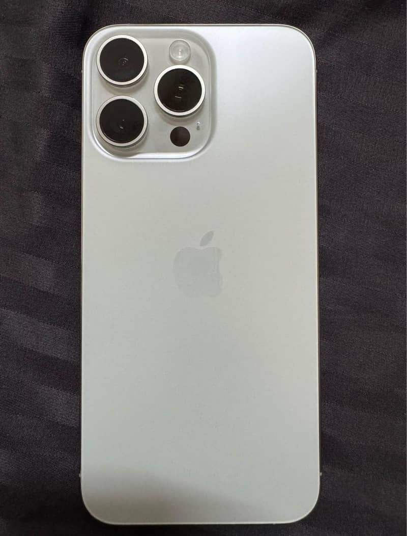 Apple iPhone 16 Pro Max 2