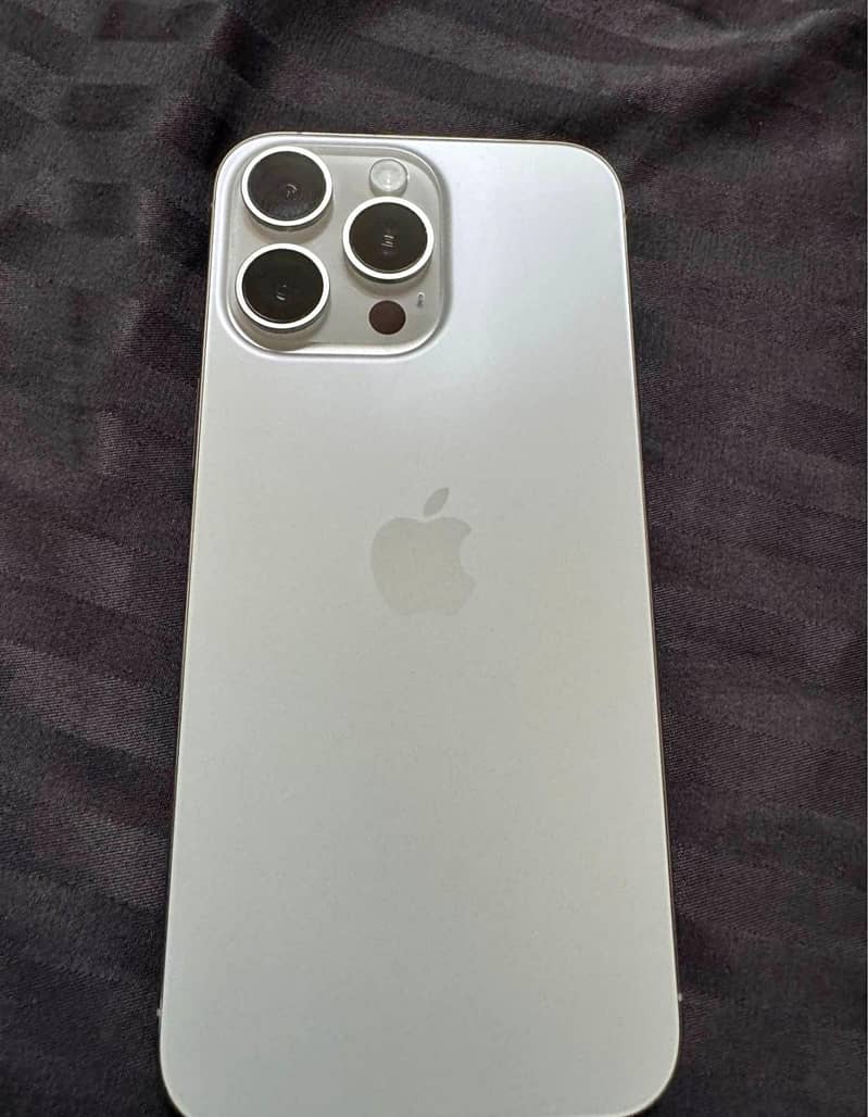 Apple iPhone 16 Pro Max 3