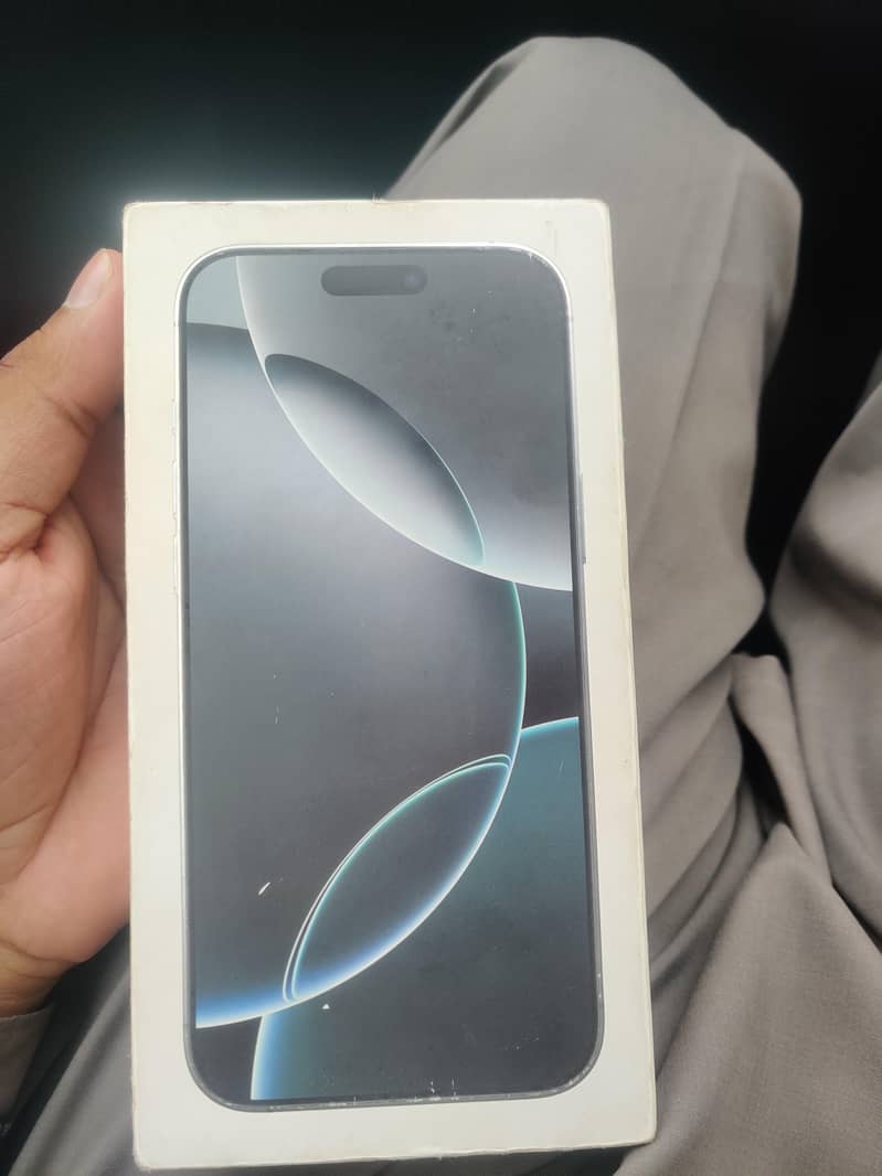 Apple iPhone 16 Pro Max 6