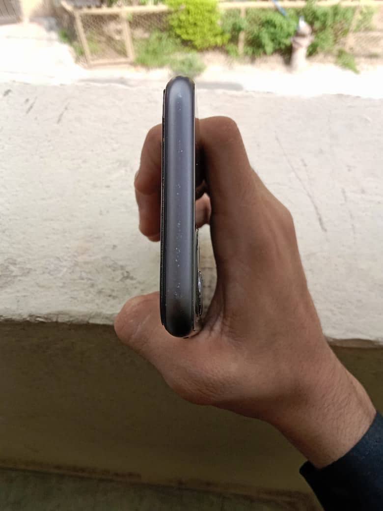 Apple iPhone 11 Non PTA 2