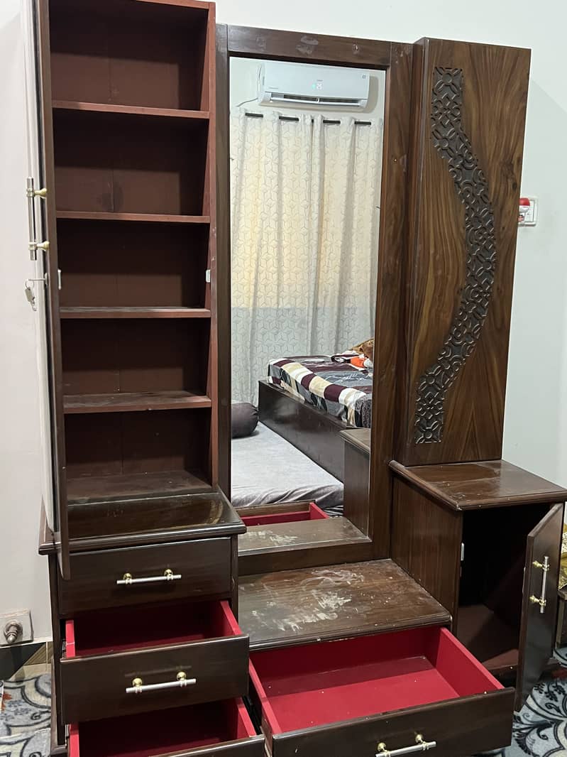 dressing Table with Mirror 0