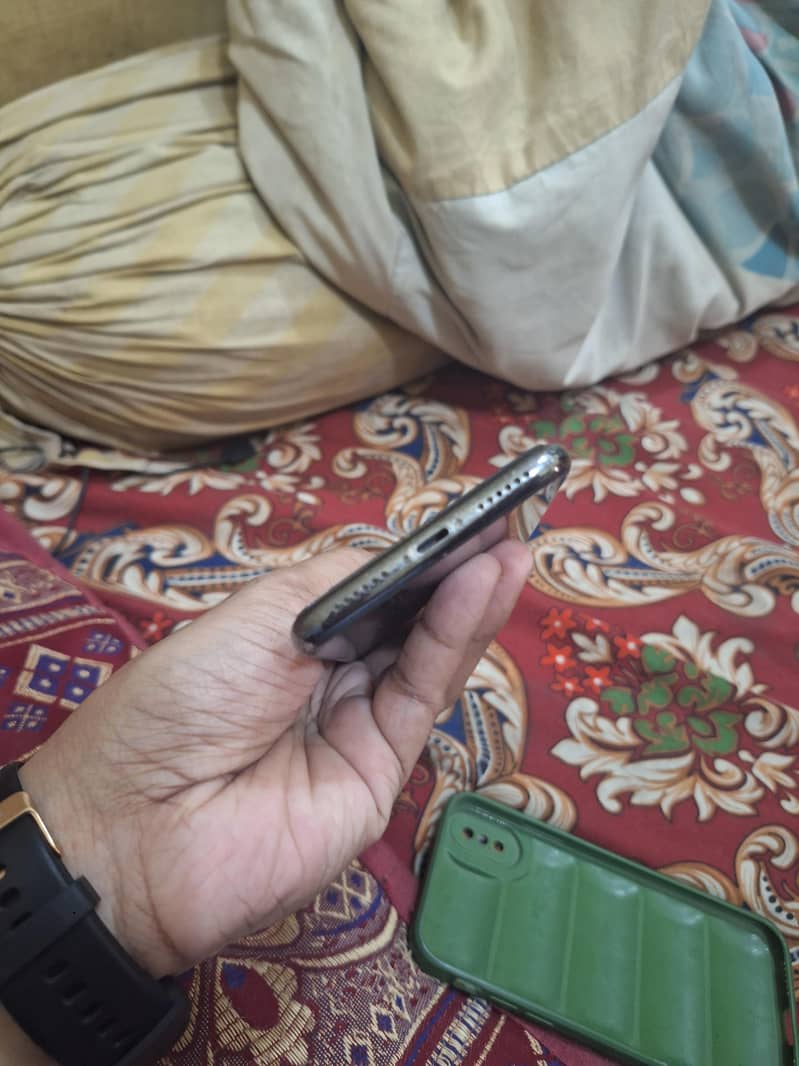 Apple iPhone X 5
