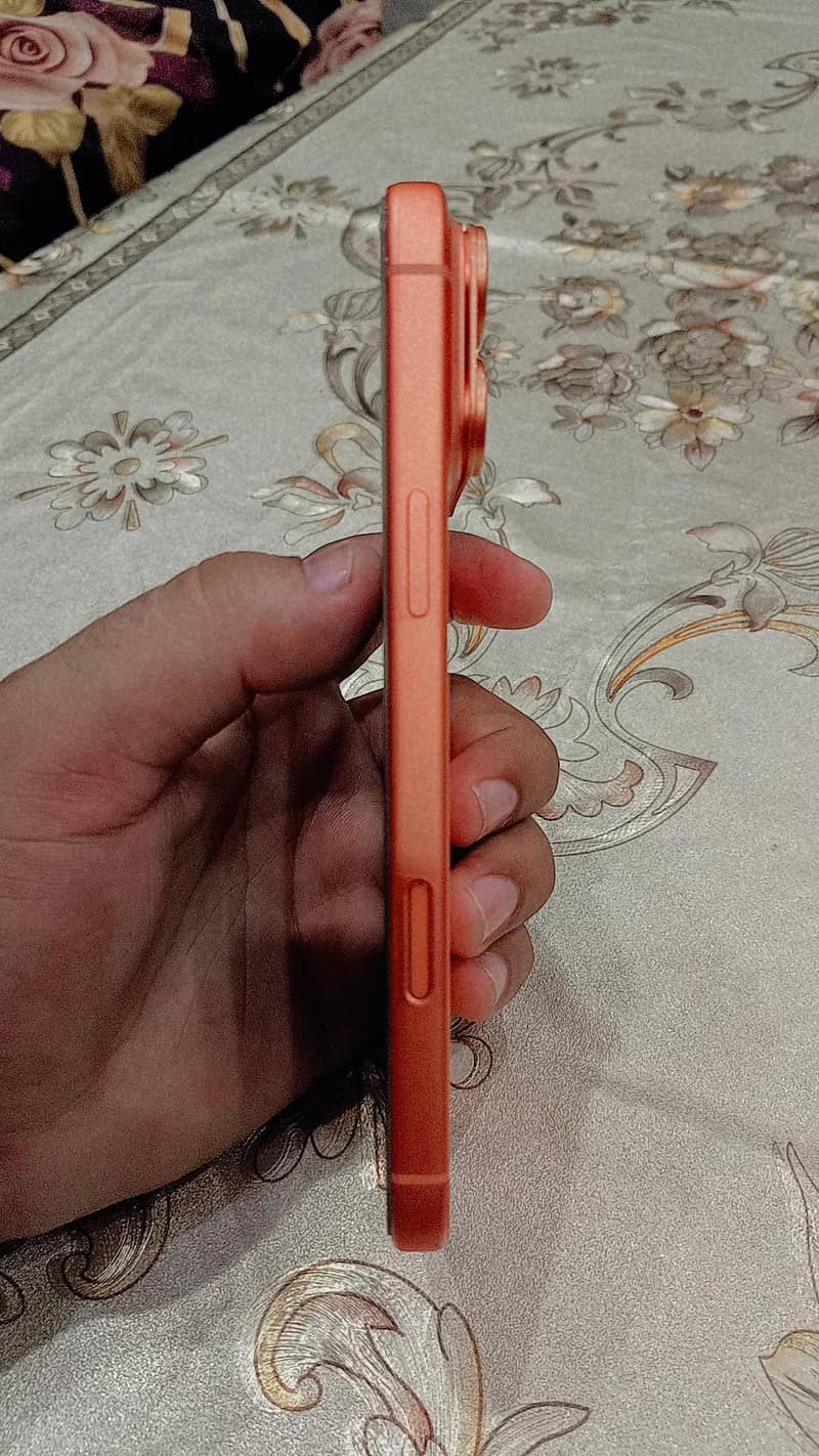 Apple iPhone 17 Pro Max 4