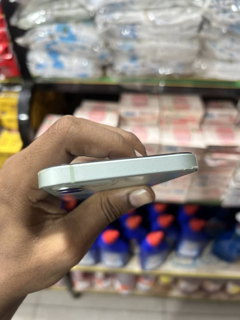 Apple iPhone 12 4